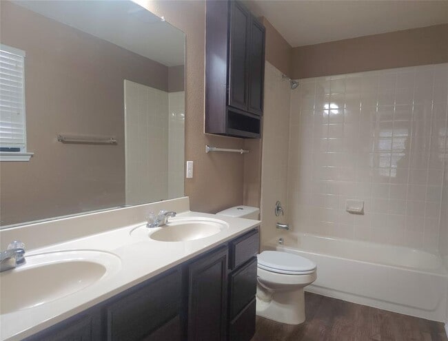 Building Photo - 160 Rummel Dr