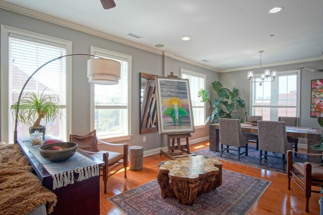 Building Photo - NEW LISTING!!!!!