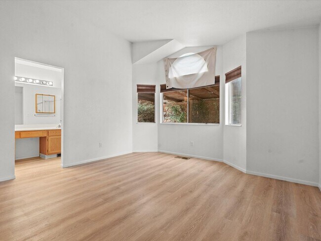 Building Photo - 6165 Greenbrook Dr