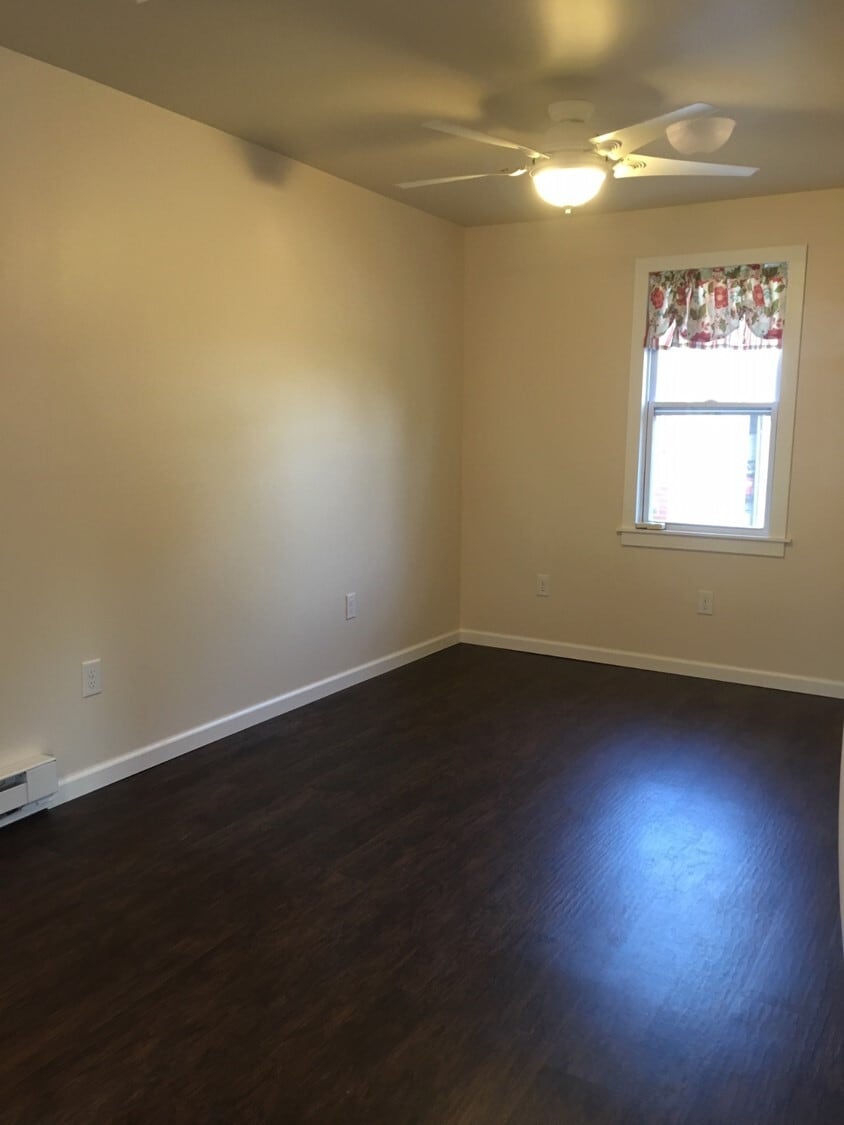 Dining area (open to kitchen) - 9765 Westville Rd
