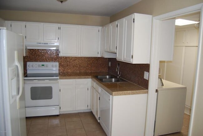 Building Photo - 830 W Rio-Altar