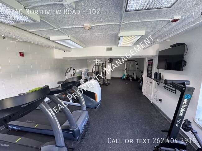 Building Photo - 2740 Northview Rd
