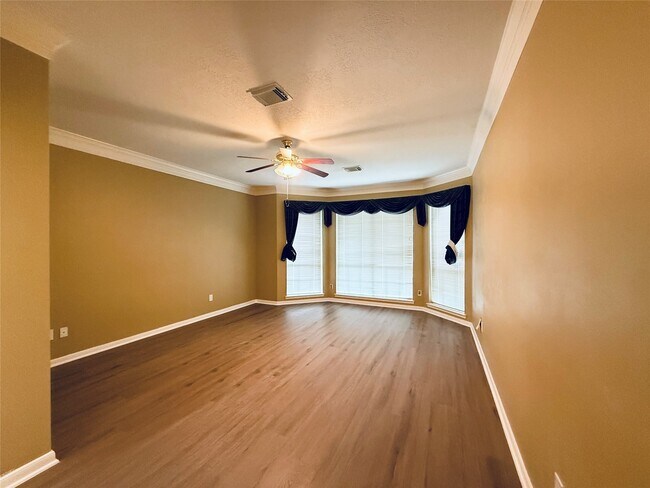 Building Photo - 16523 Town Lake Ct