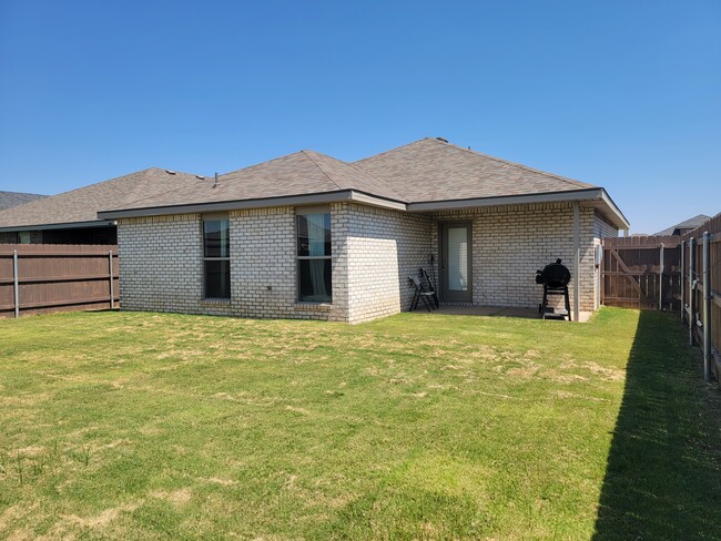 Building Photo - 3206 Volney Ave