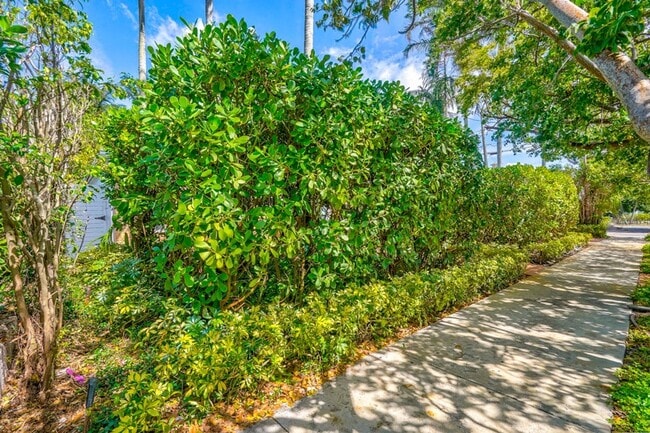 Building Photo - 411 26th St