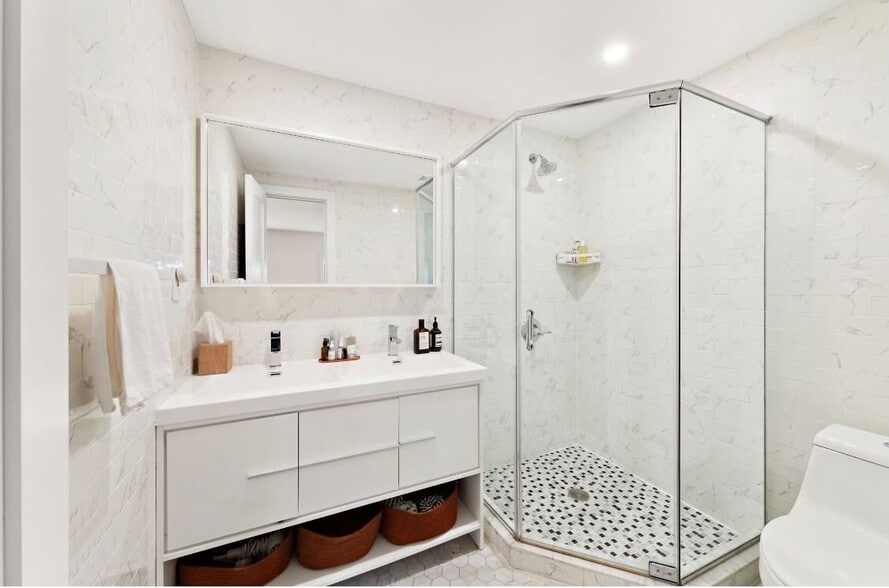 Primary Bathroom - 436 Pulaski St