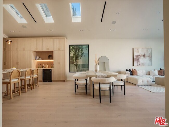 Building Photo - 14647 Morrison St