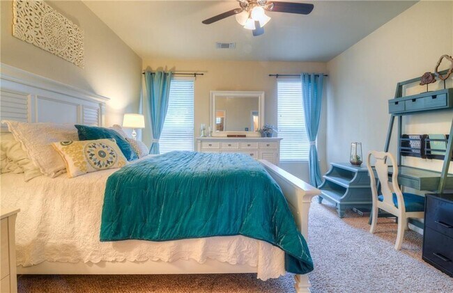 Building Photo - 1412 Willow Vista