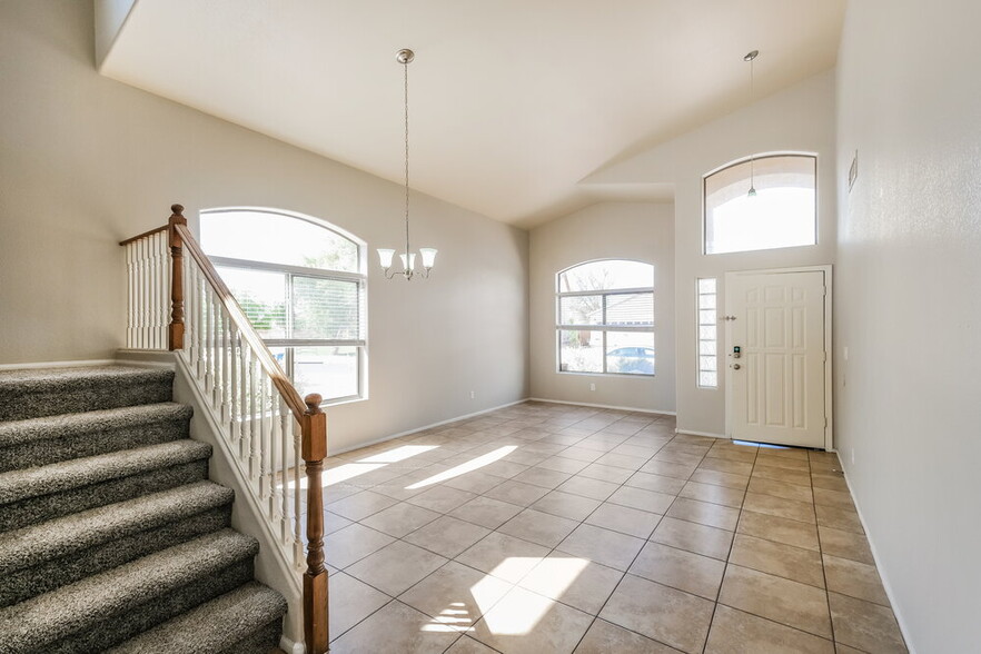 Building Photo - 5023 W Ardmore Rd