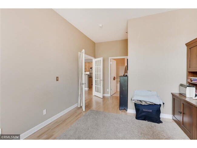 Building Photo - 851 River Mews Ct