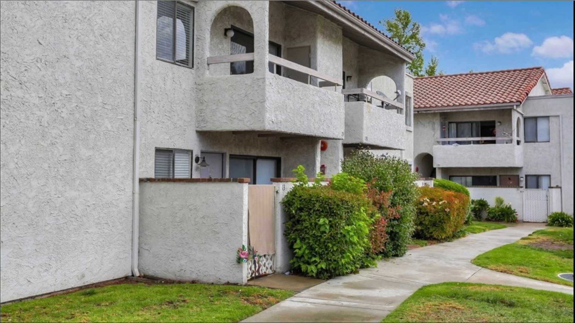 Building Photo - 25019 Peachland Ave