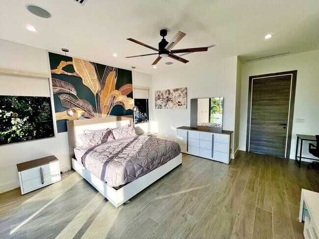 Building Photo - 648 NE 16th Terrace