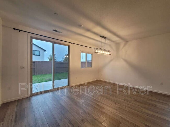 Building Photo - 4033 Haflinger Way