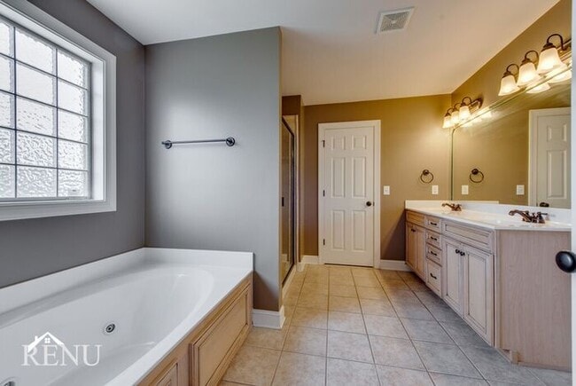 Building Photo - 1338 Sweetwater Dr