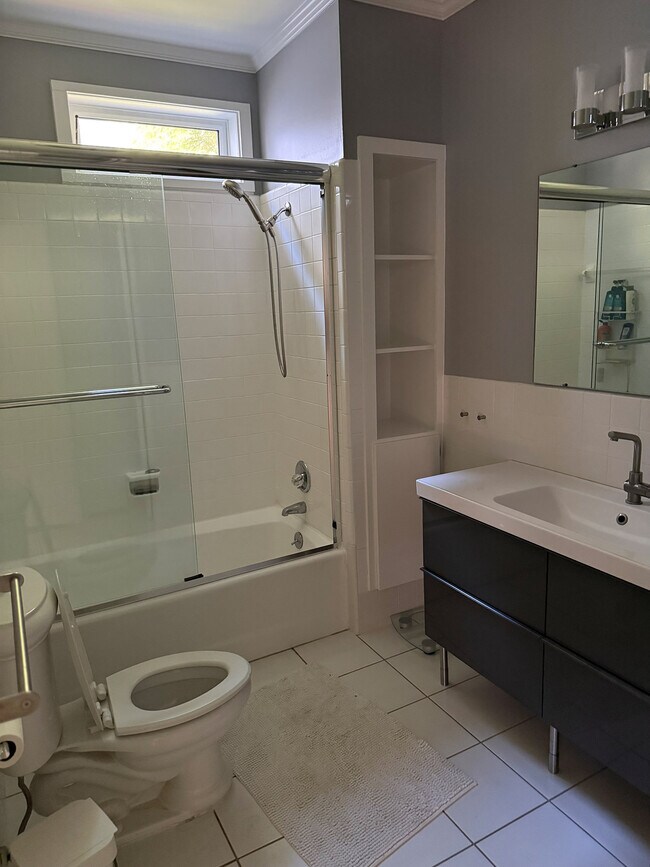 Building Photo - 719 Elmont Dr