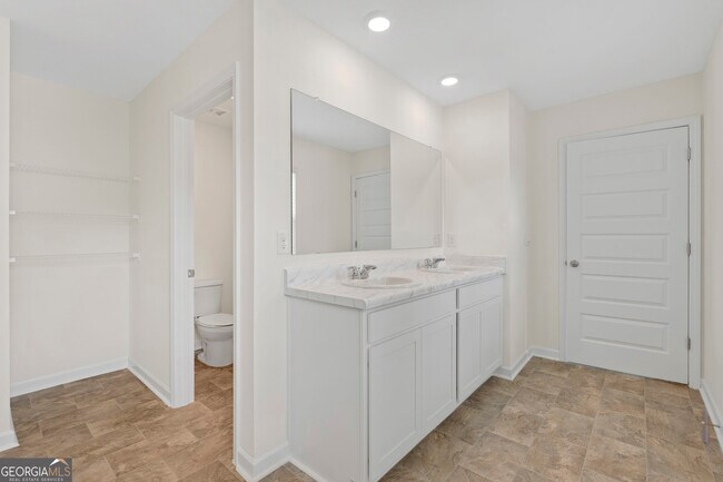 Building Photo - 3645 Beaconfield Ct SE