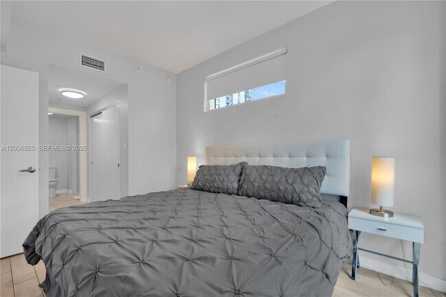 Building Photo - 321 NE 26th St