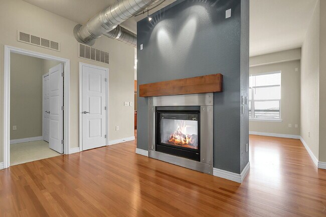 Building Photo - $1,995.00, 1 bed, 1 bath, located in Engle...