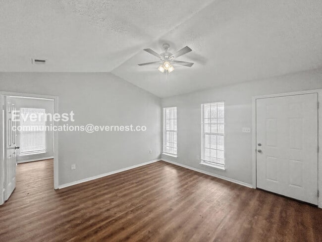 Building Photo - 3400 Laurelwood Dr