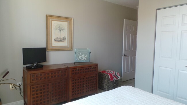 Building Photo - 610 Clematis St