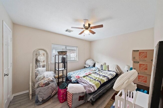 Building Photo - 3261 Gladewater Ln
