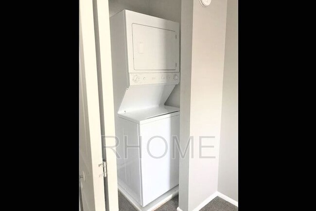 Building Photo - 430 3335 S