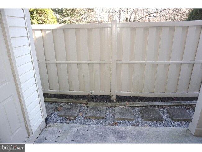 Building Photo - 509 Steeplechase Ct