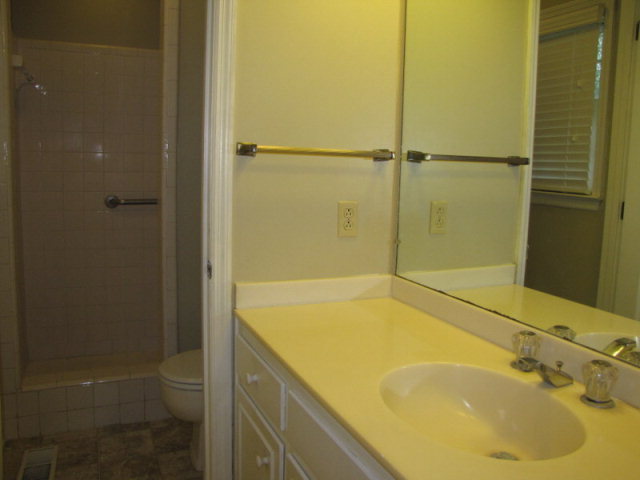 Building Photo - 2515 Pheasant Dr