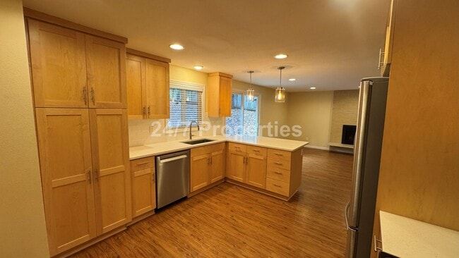 Building Photo - Spacious, Open-Concept 3 Bedroom West Linn Home