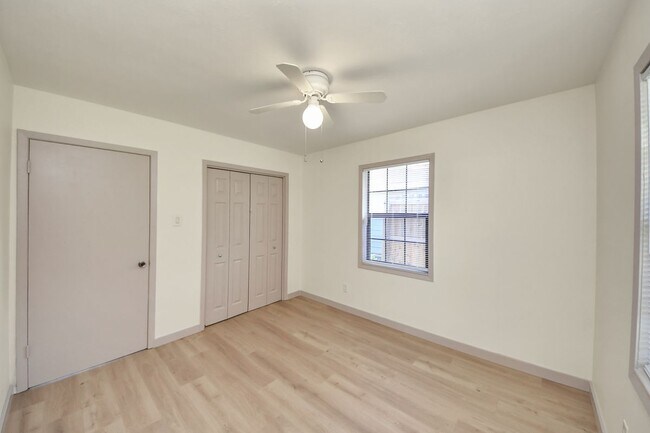 Building Photo - 2404 Grape Ln