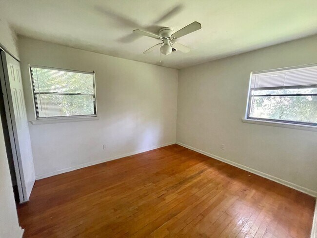 Building Photo - Huge Fenced Yard & All Hard Flooring