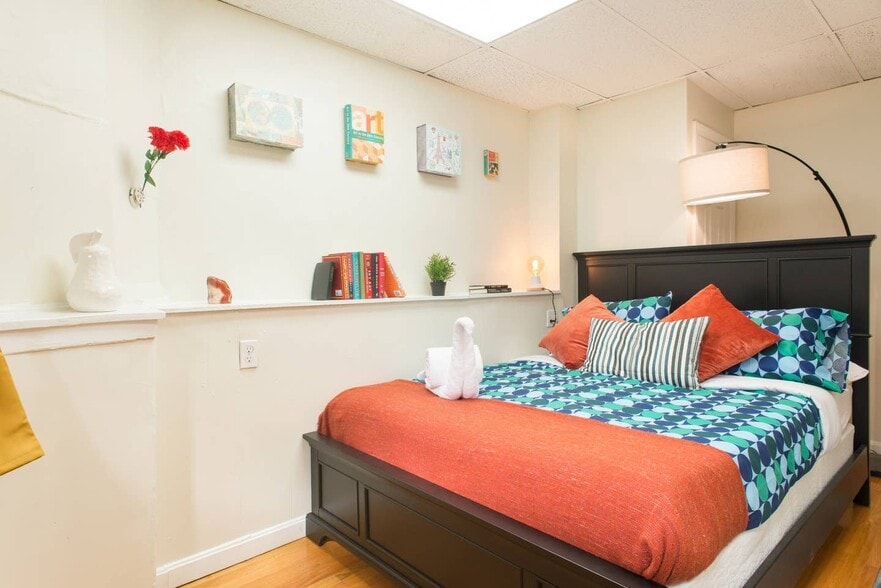 Building Photo - 35 Bay State Rd