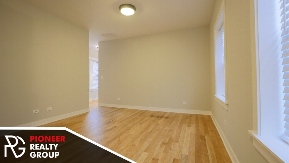 Building Photo - 2209 W Eastwood Ave