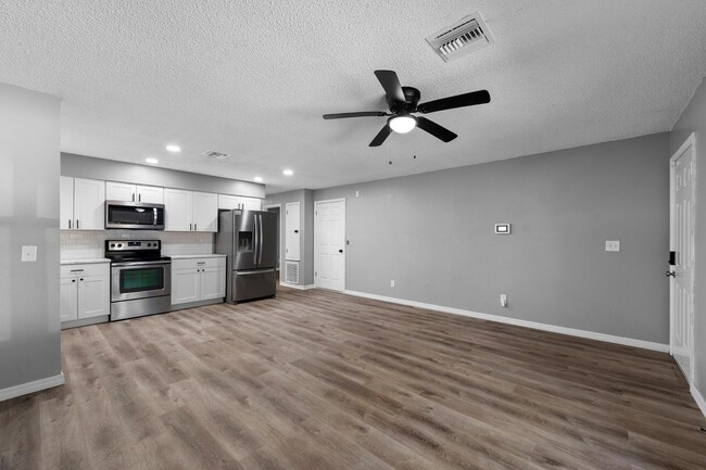 Building Photo - 37745 Walker Aly