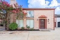 Building Photo - 2306 Potomac Dr