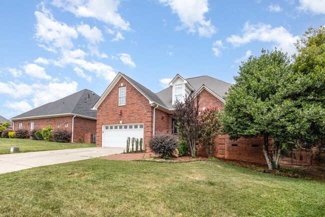 Primary Photo - 1610 Elkhart Cir