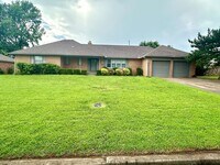 Building Photo - Beautiful move in ready 2 Bed 2.5 Bath 2 C...