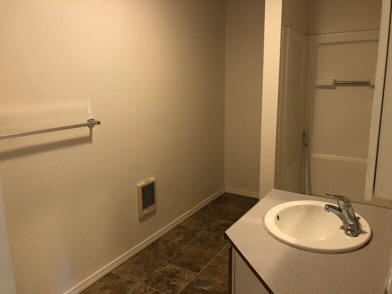 Building Photo - 500 NE Maiden Ln