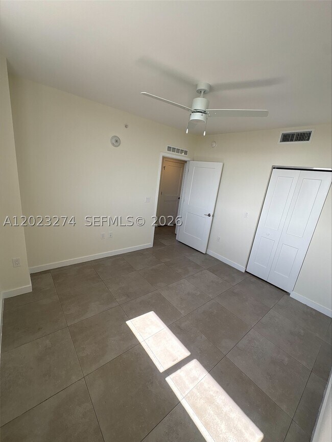 Building Photo - 16395 Biscayne Blvd