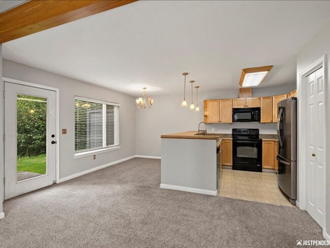 Building Photo - Timber Ridge Townhome
