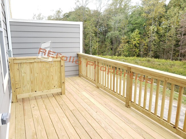 Building Photo - Beautiful 3 Story 3 Bedroom 3.5 Bathroom T...