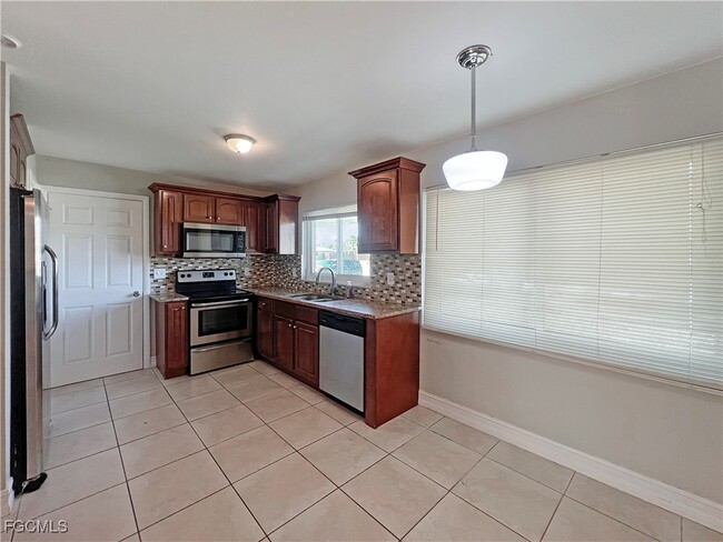 Building Photo - 218 SW 46th Terrace