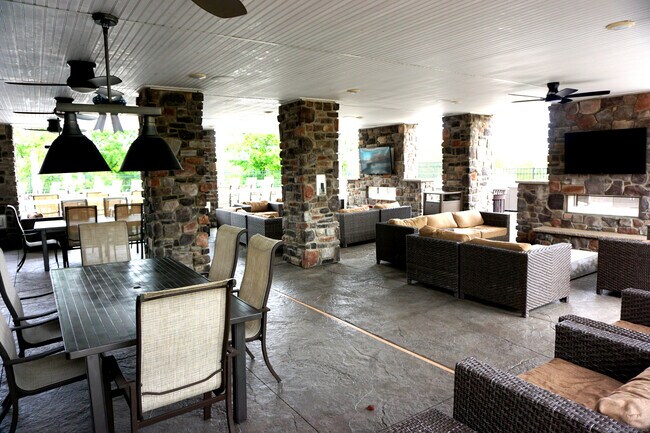 Building Photo - 56 Moorland Dr