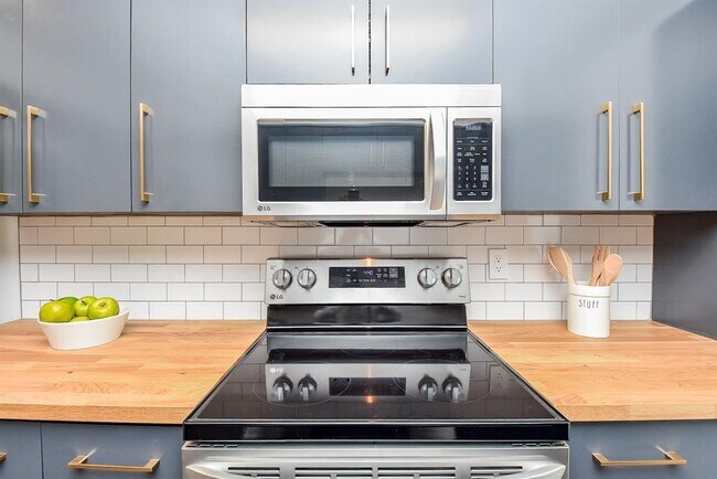 Building Photo - 357 N Post Oak Ln