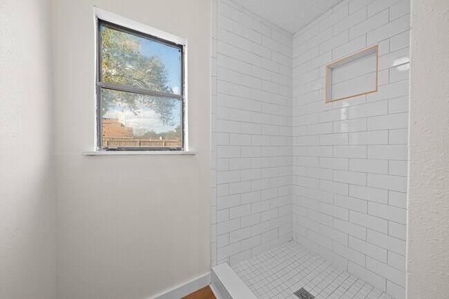 Building Photo - 18018 Autumn Trails Ln