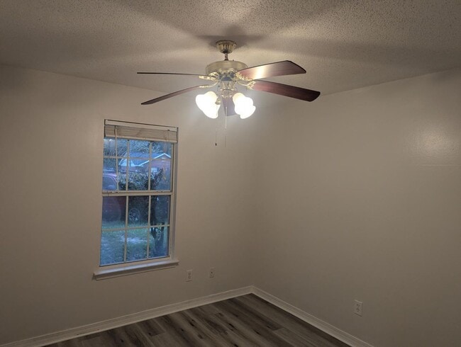 Building Photo - 3/2 Oakridge West Subdivision