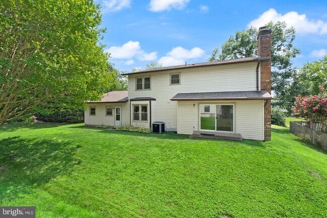 Building Photo - 8902 Huxley Ct