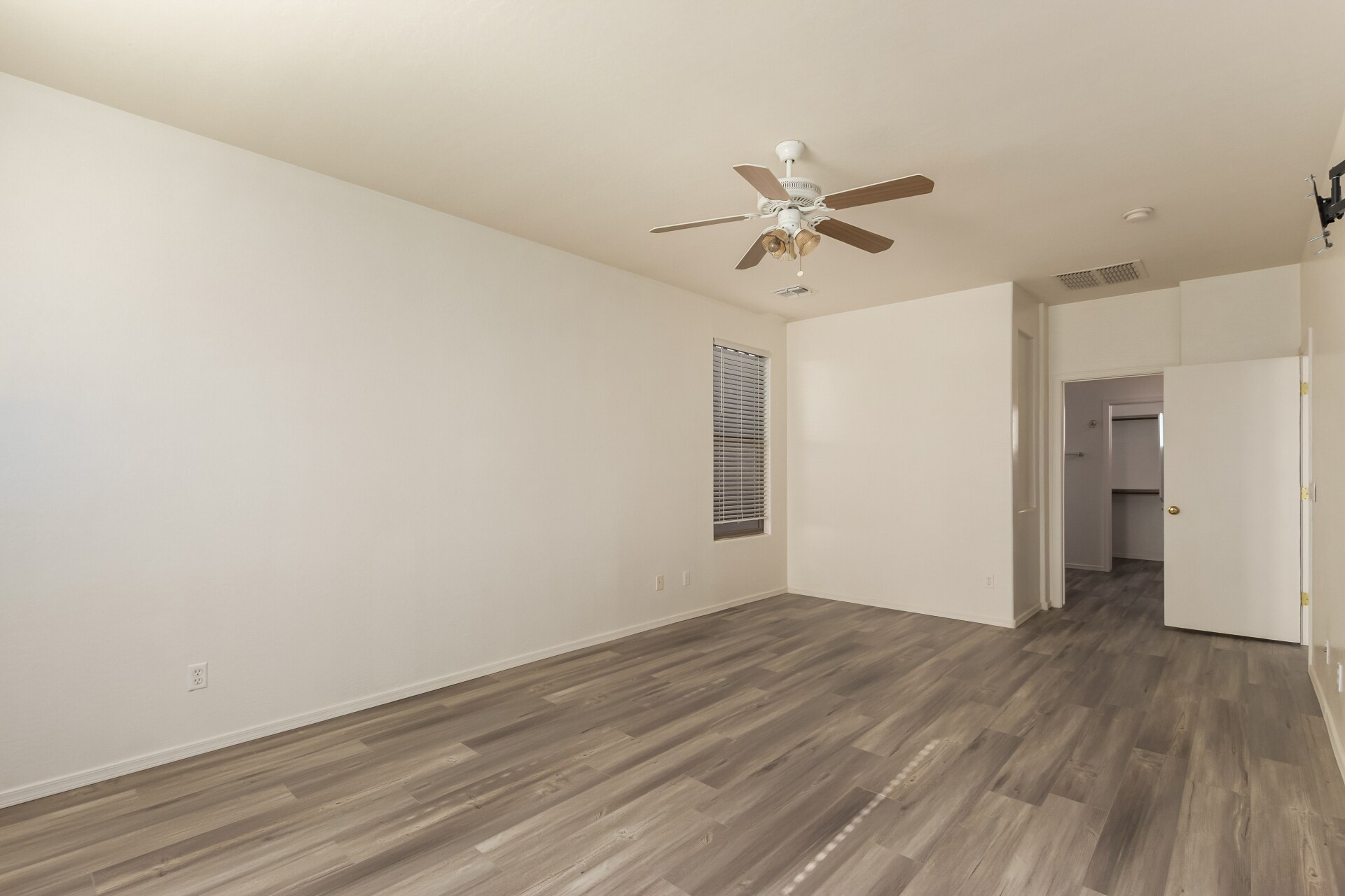 Building Photo - 1927 W Fruit Tree Ln