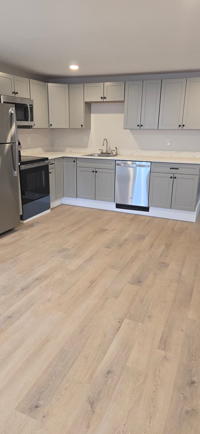 Building Photo - 33 James St