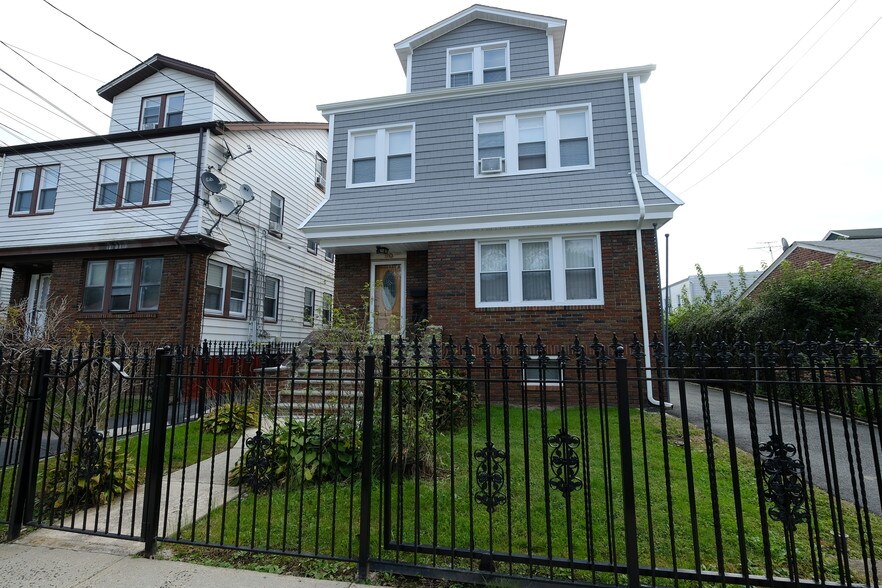 Building Photo - 90 Norman Rd